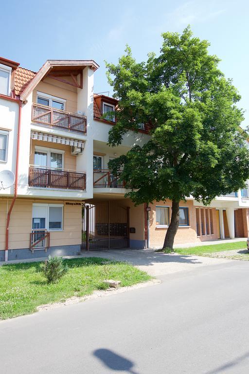 Zoli Apartmanok-Maya Koelcsey 34-36 Hajdúszoboszló Eksteriør billede