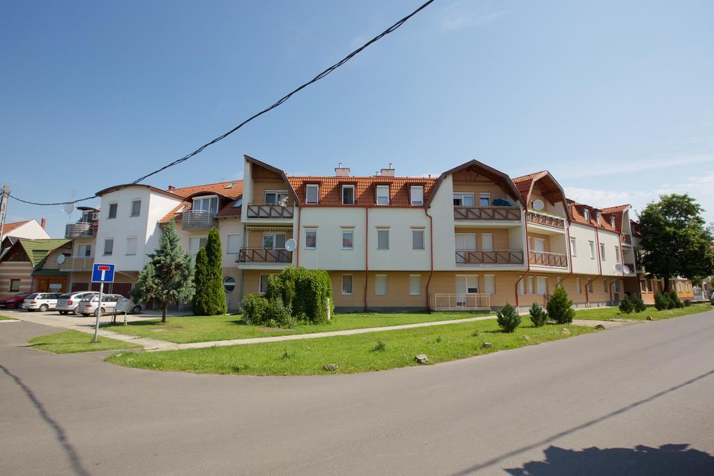 Zoli Apartmanok-Maya Koelcsey 34-36 Hajdúszoboszló Eksteriør billede
